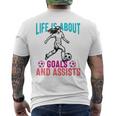 Life's About Goals And Assists サッカー 面白いサッカー選手 メンズTシャツ バックプリント