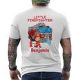 キッズ 消防署の消防車 小さな消防士ベンジャミン メンズTシャツ バックプリント