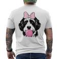 バブルガムを持つバーネドゥードル犬 メンズTシャツ バックプリント