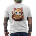 ラーメンを食べている子猫 メンズTシャツ バックプリント