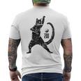 太極拳の練習をしている陽気な猫 陰陽 メンズTシャツ バックプリント