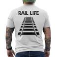 線路付きレールライフ 鉄道作業員と鉄道模型用 メンズTシャツ バックプリント