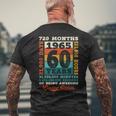 60歳の誕生日 60歳 720ヶ月 すごい生まれ 1965年 メンズTシャツ バックプリント 高齢者への贈り物
