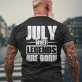 7月 伝説が生まれるとき 誕生月デザイン メンズTシャツ バックプリント 高齢者への贈り物
