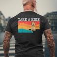 Take A Hike ケアンテリア グラフィック ハイキング メンズTシャツ バックプリント 高齢者への贈り物