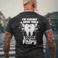 I'm Friends With The Tooth Fairy 歯科 小児歯科医 メンズTシャツ バックプリント 高齢者への贈り物