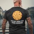 I'm Just Here For The Cookie 面白いチョコレートチップクッキー メンズTシャツ バックプリント 高齢者への贈り物