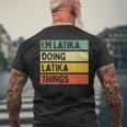 I'm Latika Doing Latika Things 面白い名言 メンズTシャツ バックプリント 高齢者への贈り物