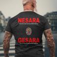 Nesara Gesara、赤い文字。 メンズTシャツ バックプリント 高齢者への贈り物