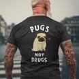 Pugs Not Drugs 犬好きのtシャツペットへの面白いプレゼント メンズTシャツ バックプリント 高齢者への贈り物