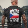 Raised By A Czech Father Father's Day Czech Republic Flag メンズTシャツ バックプリント 高齢者への贈り物