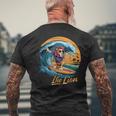 おもしろい ライオン サーフィン ライオン スポーツ サーファー 動物 恋人 夏 メンズTシャツ バックプリント 高齢者への贈り物