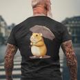 かわいいハムスターと傘のコスチューム。 メンズTシャツ バックプリント 高齢者への贈り物