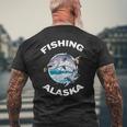 アラスカの魚アラスカの野生の鮭のお土産釣りアラスカ メンズTシャツ バックプリント 高齢者への贈り物