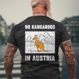 オーストリアにカンガルーはいない 愉快なオーストリア旅行 メンズTシャツ バックプリント 高齢者への贈り物