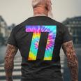 カラフルな絞り染め 77歳の誕生日または77番のチームイベント メンズTシャツ バックプリント 高齢者への贈り物