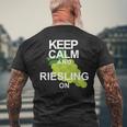 キープ・カームとリースリング・オン・ワイン メンズTシャツ バックプリント 高齢者への贈り物