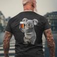 コアラ ビールを飲む リアル メンズTシャツ バックプリント 高齢者への贈り物