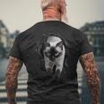 シャム猫が破れた布を突き破り、猫好きに最適です。 メンズTシャツ バックプリント 高齢者への贈り物