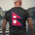 ネパールのネパール国旗のお土産。 メンズTシャツ バックプリント 高齢者への贈り物