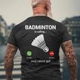 バドミントン呼び出しバドミントン愛好家面白いバドミントン選手 メンズTシャツ バックプリント 高齢者への贈り物