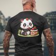 パンダを食べるストロベリーケーキ メンズTシャツ バックプリント 高齢者への贈り物