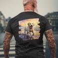 ラブラドールオンザビーチ、ラボ、犬、ラブラドール子犬 メンズTシャツ バックプリント 高齢者への贈り物