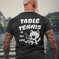 卓球をするクールな猫 メンズTシャツ バックプリント 高齢者への贈り物