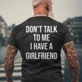 嫉妬深い彼女私に話しかけないでください私には彼女がいます メンズTシャツ バックプリント 高齢者への贈り物