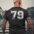数字 79 ヴィンテージ 1979 誕生日 ヴィンテージ風 メンズTシャツ バックプリント 高齢者への贈り物