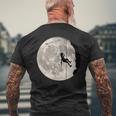 登山、フリークライミング、登山、ボルダリング、月 メンズTシャツ バックプリント 高齢者への贈り物