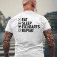 Eatleep Fix Heartsリピート心臓専門医心臓病学 メンズTシャツ バックプリント 高齢者への贈り物