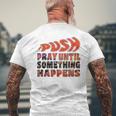 Pray Untilomething Happens インスピレーショナル クリスチャン メンズTシャツ バックプリント 高齢者への贈り物