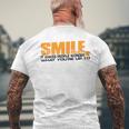 Smile It Makes People Wonder What You're Up To メンズTシャツ バックプリント 高齢者への贈り物