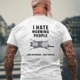 おかしな怠惰な猫 私は朝の人と朝と人が嫌いです メンズTシャツ バックプリント 高齢者への贈り物