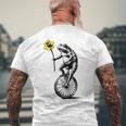 かわいい面白いカエルの一輪車 メンズTシャツ バックプリント 高齢者への贈り物