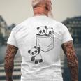 パンダ愛好家のためのポケットの中のかわいいカワイイベイビーパンダ メンズTシャツ バックプリント 高齢者への贈り物