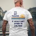 地元の人々がここに住む余裕がないなら、それは楽園ではない メンズTシャツ バックプリント 高齢者への贈り物