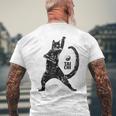 太極拳の練習をしている陽気な猫 陰陽 メンズTシャツ バックプリント 高齢者への贈り物