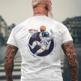 宇宙飛行士 バスケットボール 宇宙 ボール 惑星 銀河 メンズTシャツ バックプリント 高齢者への贈り物