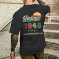 1948年5月生まれ ヴィンテージ ハッピーバースデー 76歳 メンズTシャツ バックプリント 彼への贈り物