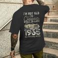 60 歳の誕生日、1965 年以来、クラシックカー、60 歳 メンズTシャツ バックプリント 彼への贈り物