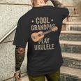 Cool Grandpas Play ウクレレ ウクレレ ミュージックギター メンズTシャツ バックプリント 彼への贈り物