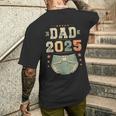 Dad 2025 年生パパ、新米パパ、初めてのパパ メンズTシャツ バックプリント 彼への贈り物