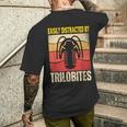 Easy Distracted By Trilobites Trilobite Lover メンズTシャツ バックプリント 彼への贈り物