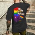 I'm Hers &He's Mine 虹のハート Lgbtq プライド デザイン メンズTシャツ バックプリント 彼への贈り物