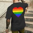 Lgbt レインボー・ハート・フラッグ ゲイ・バイ・ラブ・プライド月間 Lgbtq メンズTシャツ バックプリント 彼への贈り物