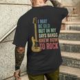 I May Be Old クールバンド レトロギター フェンダー ロックンロール メンズTシャツ バックプリント 彼への贈り物