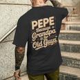 Pepe Because Grandpa Is For Old Guys Fun For Grandpa Is For Old Guys For Grandfather メンズTシャツ バックプリント 彼への贈り物