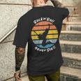 Rock 'N' Roll Never Die Rock 'N' Roll Never Dies デザイン メンズTシャツ バックプリント 彼への贈り物